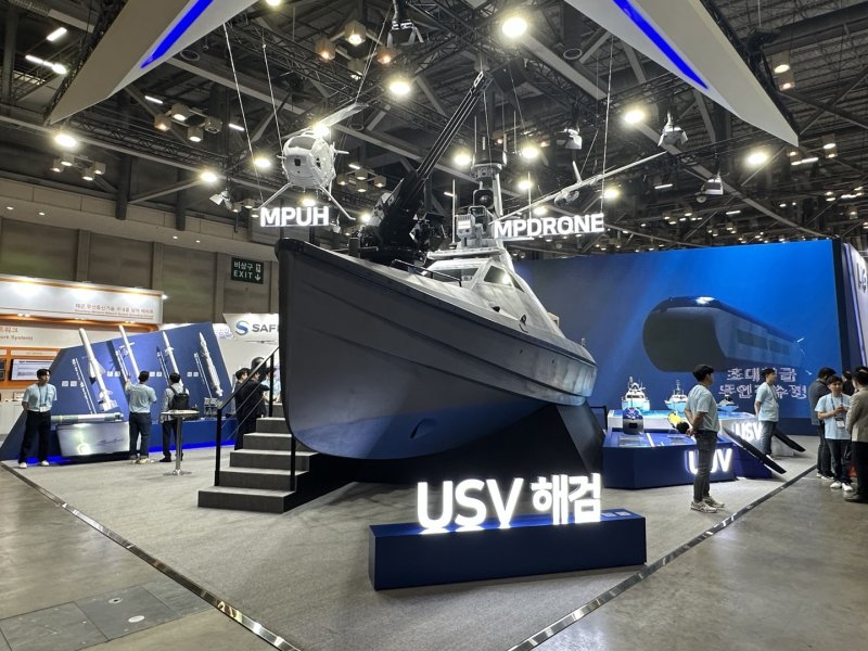 제13회 국제해양방위산업전(MADEX 2023)이 7일 부산 해운대구 벡스코에서 열렸다. 사진은 LIG넥스원 전시 부스. 2023.6.7./뉴스1