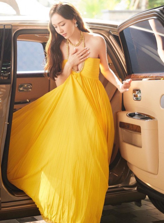 제시카, 아찔한 노란 드레스 입고 미소…섹시+우아 [N샷]