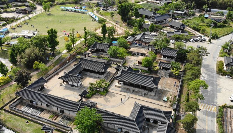 전남도가 한적한 시골서 휴양을 만끽할 수 있는 촌캉스 명소로 선정한 장성 청백한옥 전경