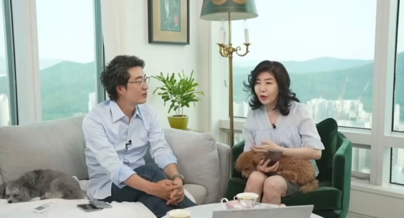 의학전문기자 출신 방송인 홍혜걸과 의사 겸 사업가인 여에스더 부부. 사진=유튜브 채널 '여에스더TV' 캡처