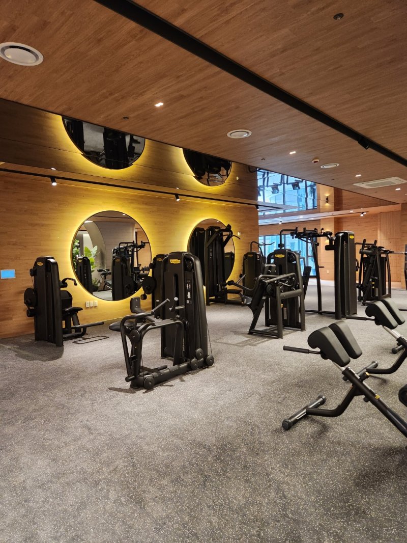 [인천=뉴시스] 이예슬 기자 = 이탈리아 명품 운동 기구인 '테크노짐'을 설치한 피트니스클럽.