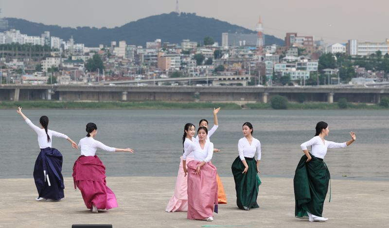 '허튼춤'-'선한 물'의 흐름을 느끼다