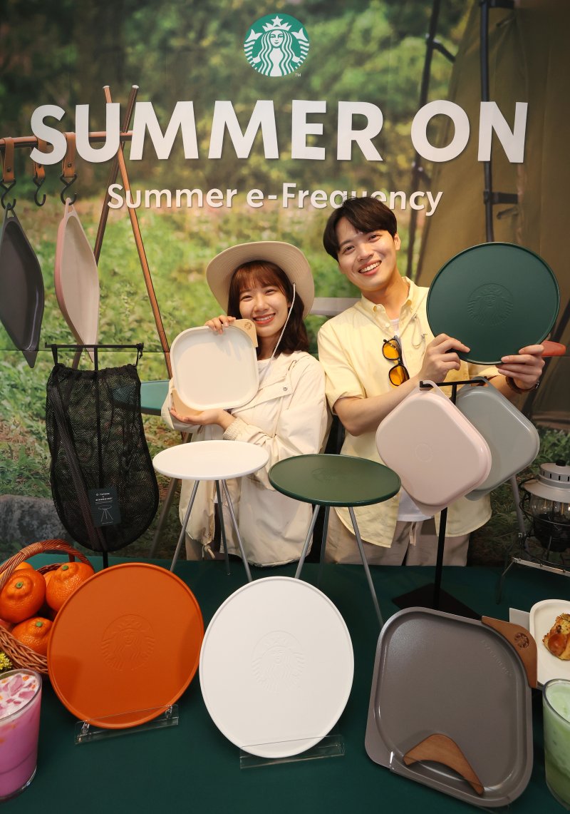 스타벅스 감성에 헬리녹스 기술력 더했더니..스타벅스 프리퀀시 첫날부터 인기