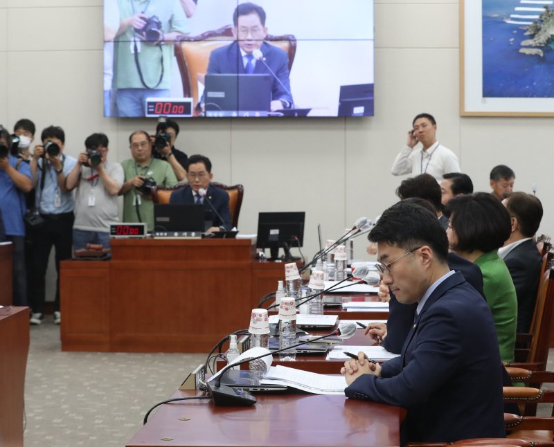 거액 가상자산 보유의혹을 받고 있는 김남국 무소속 의원이 12일 오전 서울 여의도 국회에서 열린 교육위원회 전체회의에 참석하고 있다. 2023.6.12/뉴스1 ⓒ News1 송원영 기자