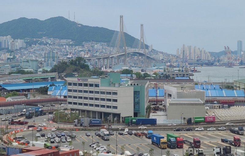 부산지식산업센터 우암점 전경 부산시 제공