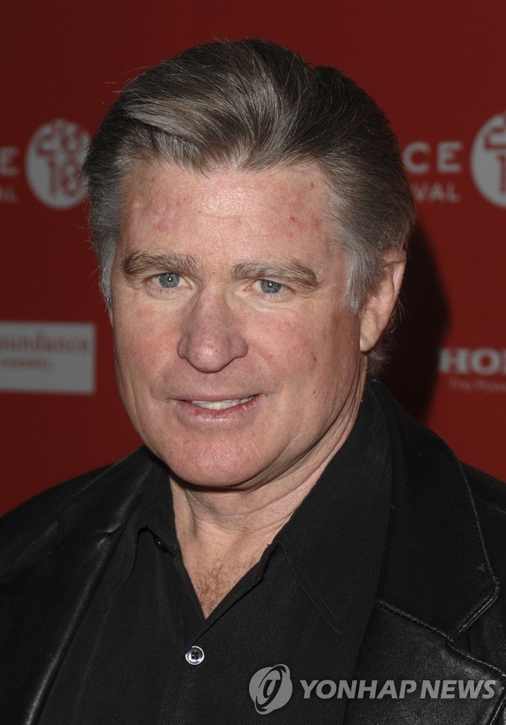별세한 배우 트리트 윌리엄스 FILE - Actor Treat Williams attends the opening night premiere of "Howl" at the 2010 Sundance Film Festival in Park City, Utah on Jan. 21, 2010. Williams, whose nearly 50-year career included starring roles in the TV series “Everwood” and the movie “Hair,” died Monday, June 12, 2023,