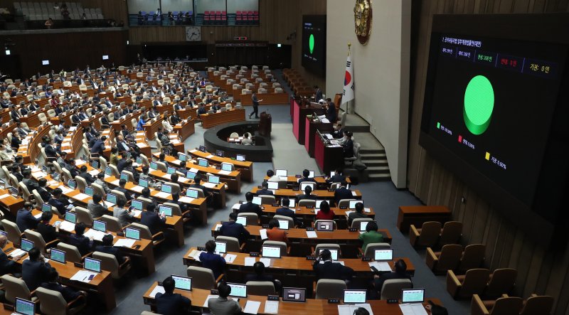 [서울=뉴시스] 추상철 기자 = 25일 오후 서울 여의도 국회 본회의장에서 열린 제406회국회(임시회) 1차 본회의장 모습이다. 2023.05.25. scchoo@newsis.com