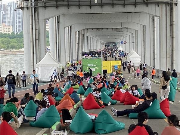 '2023 차 없는 잠수교 뚜벅뚜벅 축제' 현장 모습. 서울시 제공