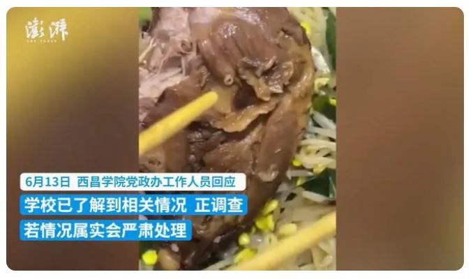 지난 12일 중국 쓰촨성 량산이족자치주의 시창공립대학교 식당에서 일부 학생들이 "음식을 구더기가 먹은 것으로 의심된다"며 인터넷에 올린 관련 동영상. 중국 매체 캡처.
