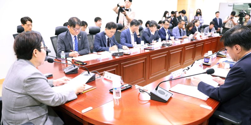 [서울=뉴시스] 전진환 기자 = 임이자 국민의힘 노동개혁특별위원회 위원장이 15일 오전 서울 여의도 국회 의원회관에서 열린 노동개혁특위 제6차 회의에서 발언하고 있다. 2023.06.15. amin2@newsis.com