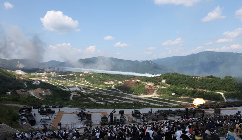 지난 2023년 6월 25일 경기도 포천 승진훈련장에서 윤석열 대통령 주관으로 '2023 연합·합동 화력격멸훈련'이 실시되고 있다. 연합뉴스