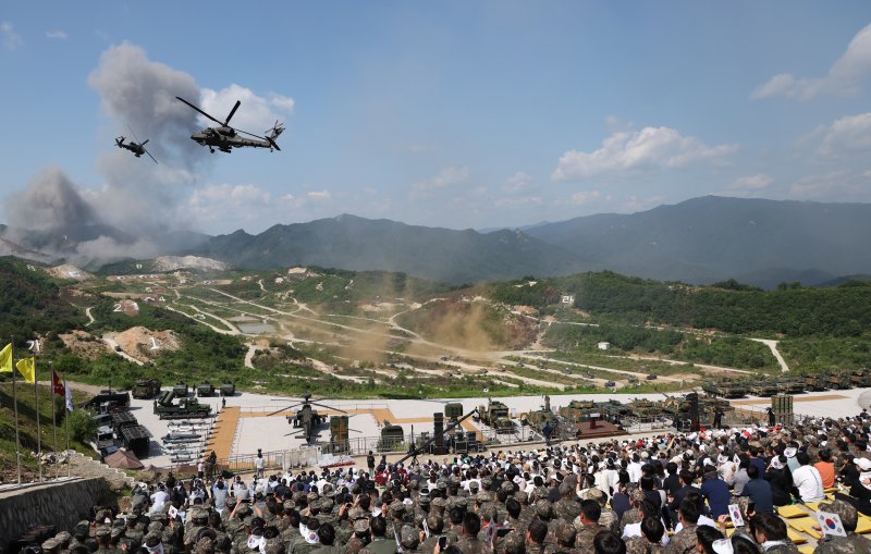 지난 2023년 6월 25일 경기도 포천 승진훈련장에서 윤석열 대통령 주관으로 '2023 연합·합동 화력격멸훈련'이 실시되고 있다. 연합뉴스