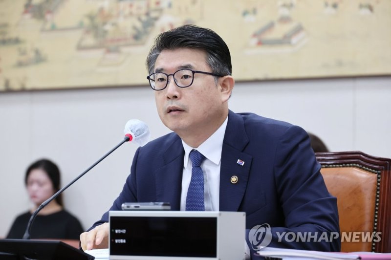 장상윤 교육부 차관 발언하는 장상윤 교육부 차관 (서울=연합뉴스) 이정훈 기자 = 장상윤 교육부 차관이 8일 오전 국회에서 열린 교육위원회 법안심사소위원회에서 발언하고 있다. 2023.6.8 uwg806@yna.co.kr (끝)