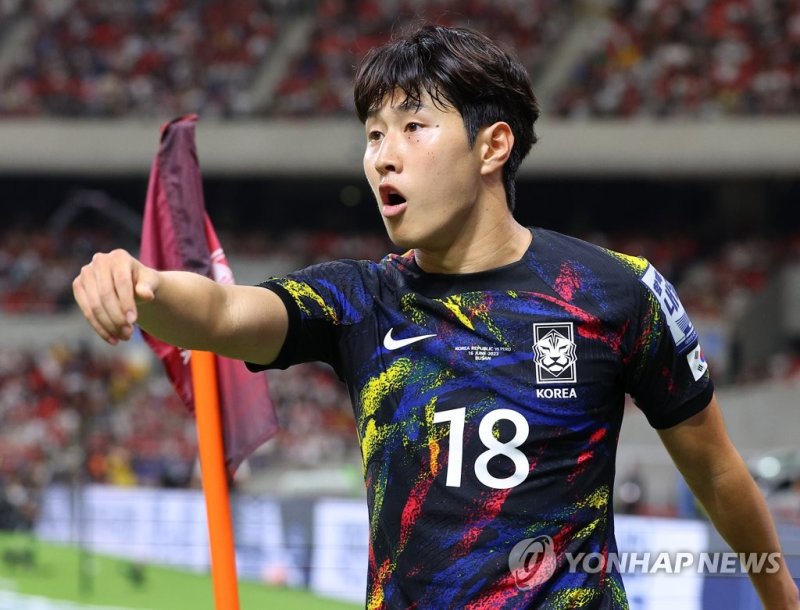 코너킥 준비하는 이강인 코너킥 준비하는 이강인 (부산=연합뉴스) 김도훈 기자 = 16일 부산 아시아드주경기장에서 열린 축구 국가대표팀 평가전 대한민국과 페루의 경기. 대표팀 이강인이 코너킥을 준비하고 있다. 2023.6.16 superdoo82@yna.co.kr (끝)