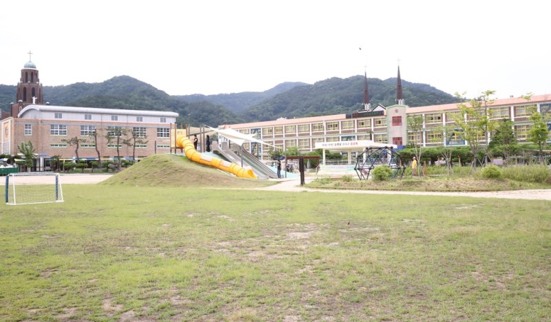 생태 놀이터로 변모시킨 순천남초 운동장 [촬영 백도인]