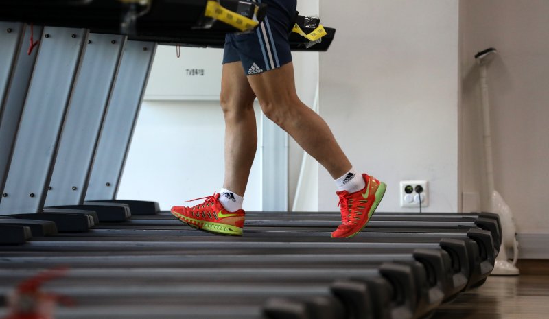 서울 마포구민체육센터 헬스장에서 한 남성이 운동하고 있다. 2021.10.28/뉴스1 ⓒ News1 이승배 기자