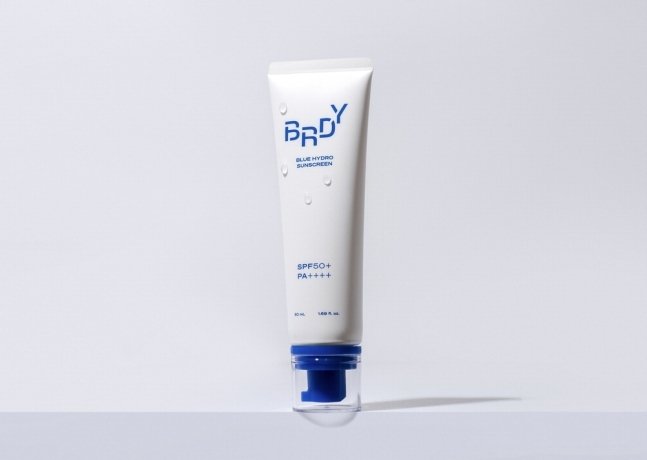 아모레퍼시픽의 남성 토털 스타일링 브랜드 '비레디(B.READY)'는 신제품 '블루 수분 선크림'을 선보였다.(아모레퍼시픽 제공)