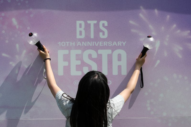 “BTS가 밥 먹여 주냐고 혼났는데” 일곱 아미 사연[2023 BTS 페스타]