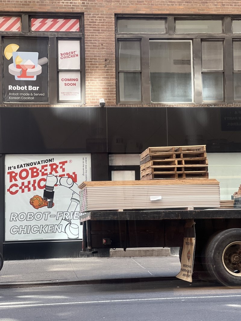 미국 뉴욕 맨해튼에 오픈 예정인 롸버트치킨 매장.(로보아르테 제공)