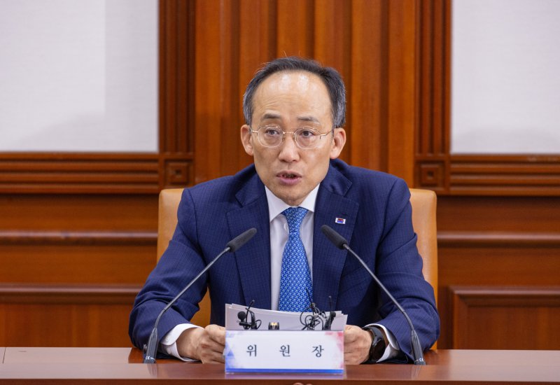 "라면값 내려라" 경고장 날린 추경호… "이달 물가 2%대 진입"