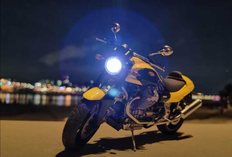 [서울=뉴시스]유튜버 '스무모형 Smoo'는 지난 2021년 10월28일 '이탈리아 클래식 바이크의 명가, 모토구찌 V10 센타우로 만들기'라는 제목의 영상을 올렸다. (사진=스무모형 유튜브 채널 영상 캡처) 2023.06.16. photo@newsis.com *재판매 및 DB 금지