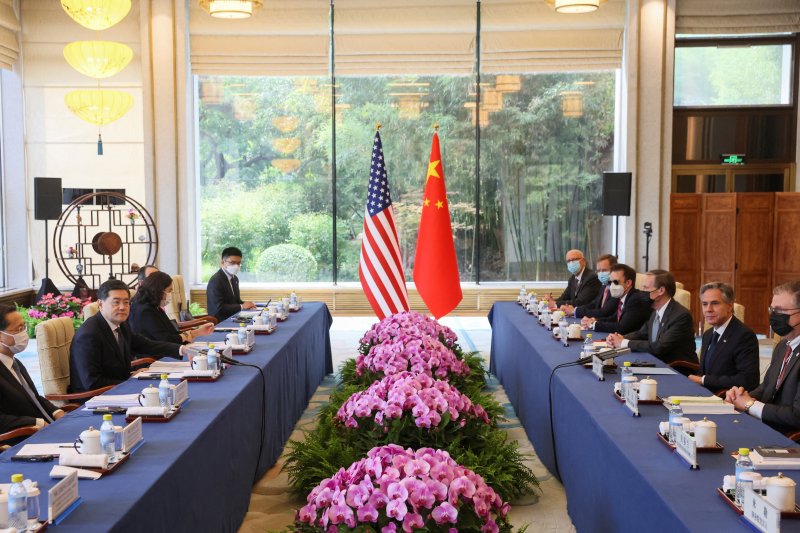중국을 방문 중인 토니 블링컨 미국 국무장관과 친강 중국 국무위원 겸 외교부장(장관)이 18일 베이징 댜오위타이 국빈관에서 회담을 하고 있다. /사진=로이터 뉴스1