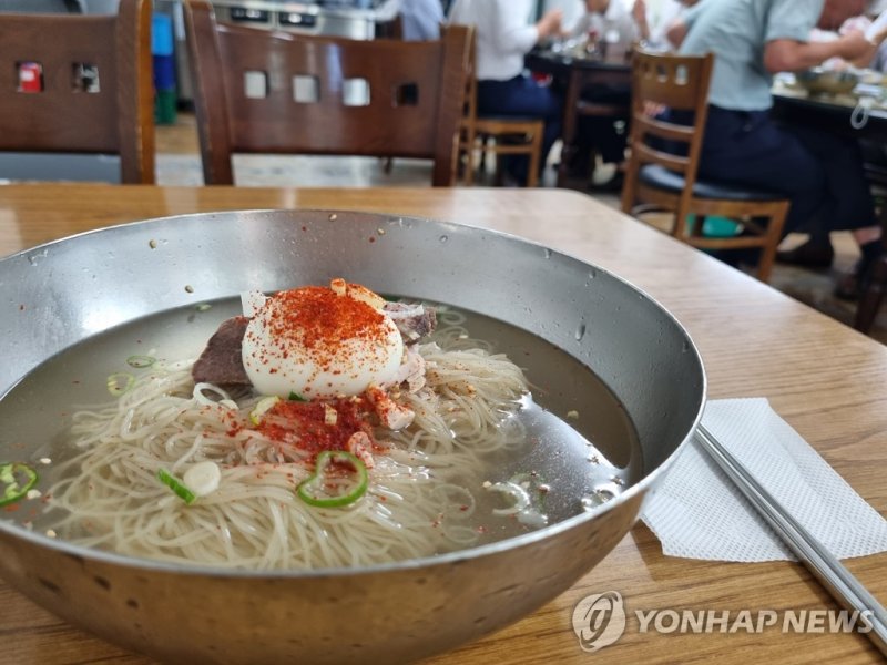 "진짜 월급 빼고 다 올랐다"…먹거리 7%대·통신비 역대급 상승 (종합)