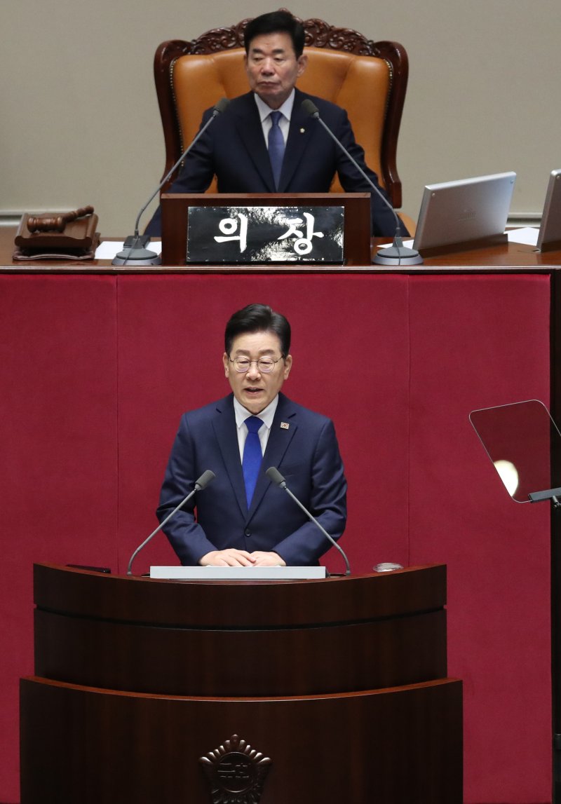 [서울=뉴시스] 전진환 기자 = 이재명 더불어민주당 대표가 19일 오전 서울 여의도 국회 본회의장에서 열린 제407회국회(임시회) 제4차 본회의에서 교섭단체대표연설을 하고 있다. 2023.06.19. amin2@newsis.com