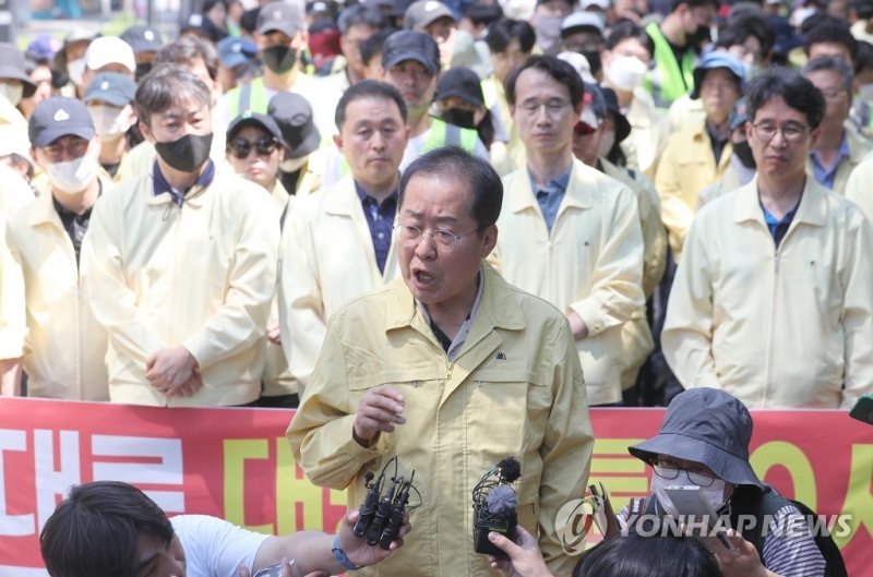 누구 말이 맞나...대구퀴어축제가 불러온 '도로점용 허가' 논란