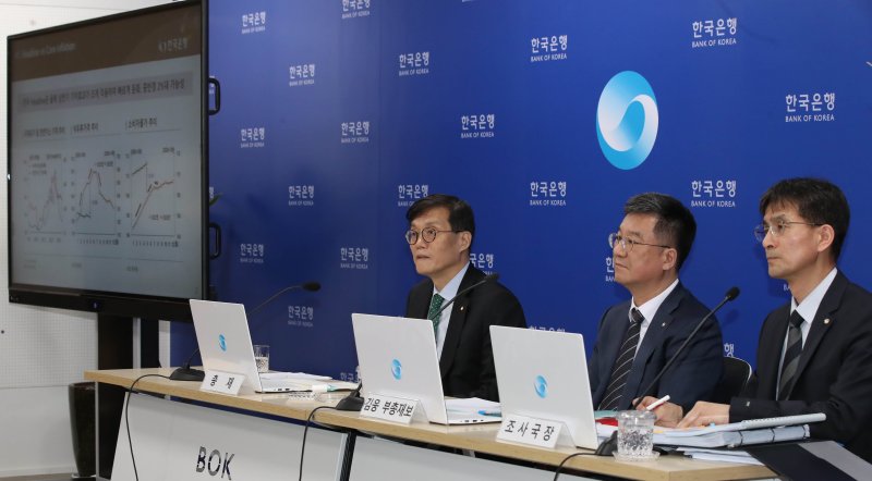 소비자물가상승률 2.7%, 한은 "8월부터 반등, 근원물가는 전망 상회할 가능성"