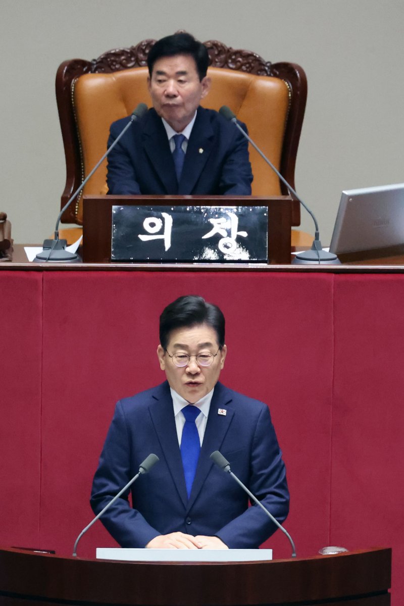 이재명 더불어민주당 대표가 19일 국회에서 교섭단체 대표연설을 하고 있다. 서동일 기자