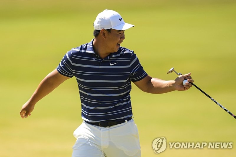 US오픈에서 버디를 잡고 기뻐하는 김주형 Tom Kim celebrates after a birdie on the eighth hole during the final round of the U.S. Open golf tournament at Los Angeles Country Club on Sunday, June 18, 2023, in Los Angeles. (AP Photo/George Walker IV)