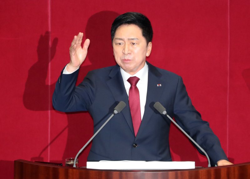 [서울=뉴시스] 이영환 기자 = 김기현 국민의힘 대표가 20일 오전 서울 여의도 국회 본회의장에서 열린 제407회국회(임시회) 5차 본회의에서 교섭단체 대표연설을 하고 있다. 2023.06.20. 20hwan@newsis.com