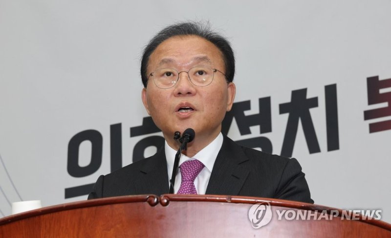 발언하는 윤재옥 원내대표 발언하는 윤재옥 원내대표 (서울=연합뉴스) 하사헌 기자 = 국민의힘 윤재옥 원내대표가 20일 오전 서울 여의도 국회에서 열린 의원총회에서 발언하고 있다. 2023.6.20 toadboy@yna.co.kr (끝)