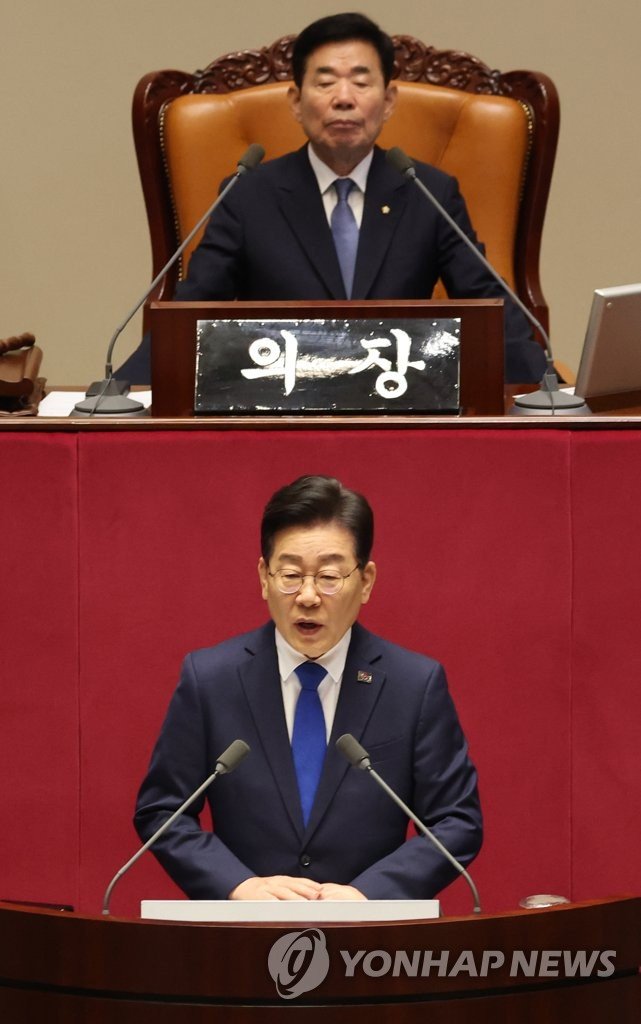 연설하는 이재명 대표 연설하는 이재명 대표 (서울=연합뉴스) 한상균 기자 = 민주당 이재명 대표가 19일 국회에서 교섭단체 대표연설을 하고 있다. 2023.6.19 xyz@yna.co.kr (끝)