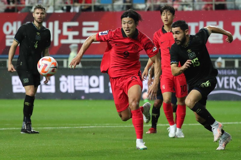 대한민국 축구 국가대표팀 조규성이 20일 대전 유성구 대전월드컵경기장에서 열린 하나은행 초청 대한민국과 엘살바도르의 축구 국가대표 평가전에서 돌파를 시도하고 있다. 2023.6.20/뉴스1 ⓒ News1 민경석 기자