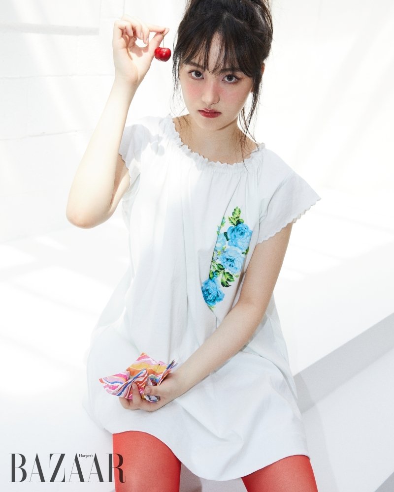 아이브 리즈, 복고 패션도 찰떡 소화…첫사랑 이미지