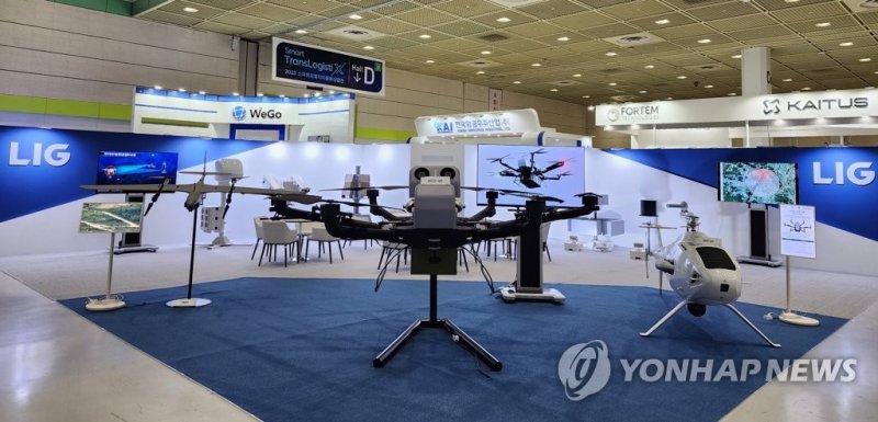 LIG넥스원, '2023 무인이동체산업엑스포(UWC)' 참가 LIG넥스원, '2023 무인이동체산업엑스포(UWC)' 참가 (서울=연합뉴스) LIG넥스원이 서울 코엑스에서 개최되는 '2023 무인이동체산업엑스포(UWC, Unmanned-system World Congress 2023)'에 참가한다고 21일 밝혔다. 사진은 '2023 무인이동체산업엑스포(UWC)'에 참가한 LIG넥스원 부스. 2023.6.21 [LIG넥스원 제공. 재판매 및 DB 금지] photo@yna.co.kr (끝)