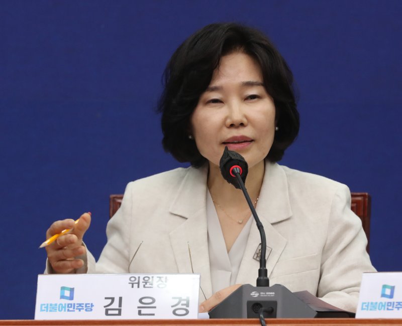 김은경 더불어민주당 혁신위원장이 20일 오전 서울 여의도 국회에서 열린 혁신기구 발족식에서 인사말을 하고 있다. 2023.6.20/뉴스1 ⓒ News1 송원영 기자