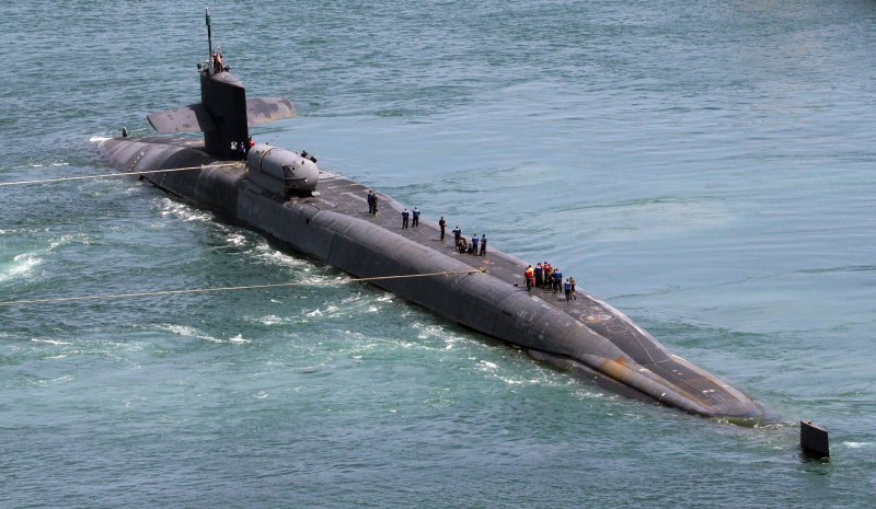 세계에서 가장 큰 잠수함 중 하나인 미국 해군 핵추진 순항유도탄 잠수함인 '미시간함'(SSGN-727·1만8000t급)이 22일 오후 부산 남구 해군작전사령부 부산작전기지에 출항하고 있다. 오하이오급 잠수함인 미시간함은 길이 170.6m, 폭 12.8m 크기이며, 사정거리 2500km에 달하는 150여발의 토마호크 미사일로 무장할 수 있다. 사진=뉴시스