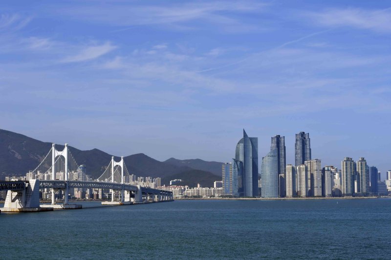 외국인 관광객 "이제는 서울보다 부산이 대세죠"...부산 방문 외국인 카드결제액, 1092% 찍었다