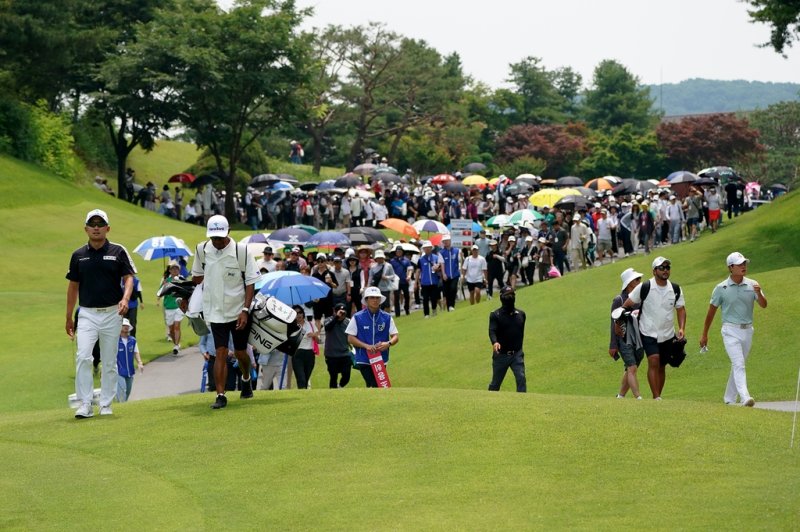 한승수, 코오롱 한국오픈 ‘와이어 투 와이어’ 우승 감격…“아이들 앞에서 우승 꿈 이뤘다”