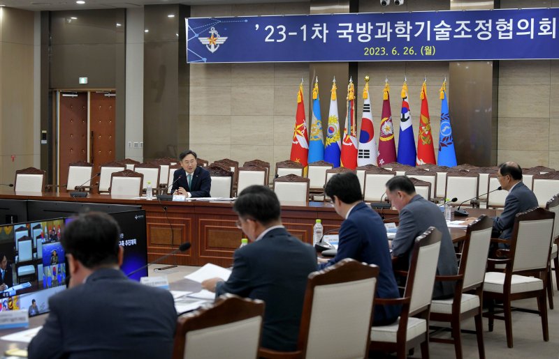 국방부 "유인체계에서 AI 기반 유·무인 복합전투체계로 논의 본격화"