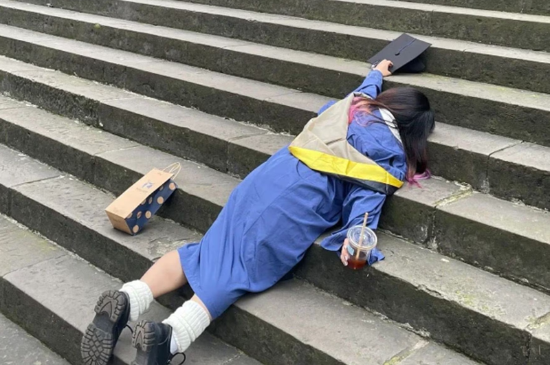 중국 학생들이 올린 '사망 졸업사진' / 샤오홍화 갈무리