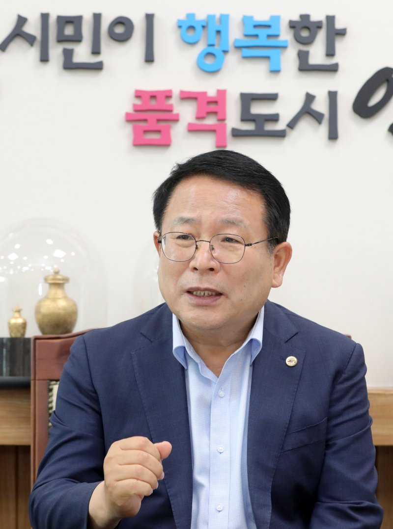 정헌율 익산시장이 전북 익산시 익산시청에서 뉴스1 전북취재본부와 인터뷰를 하고 있다. ⓒ News1 유경석 기자