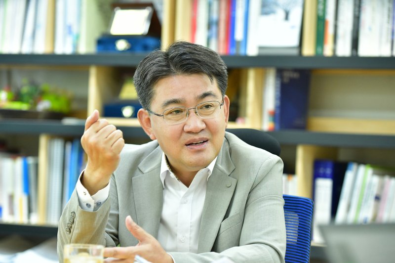 오승록 서울 노원구청장이 지난 12일 노원구청 집무실에서 〈뉴스1〉과의 인터뷰하고 있다. (노원구 제공)