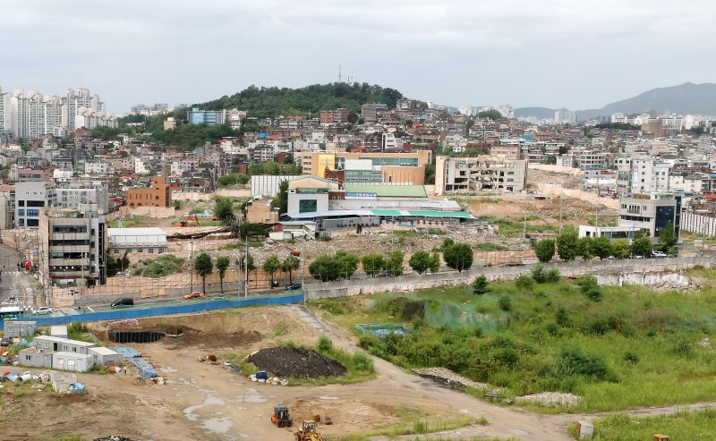 지난 18일 서울 성북구 한 아파트에서 바라본 사랑제일교회 주변의 장위10재개발주택지역의 모습. 2021.8.30/뉴스1 ⓒ News1 김진환 기자 /사진=뉴스1