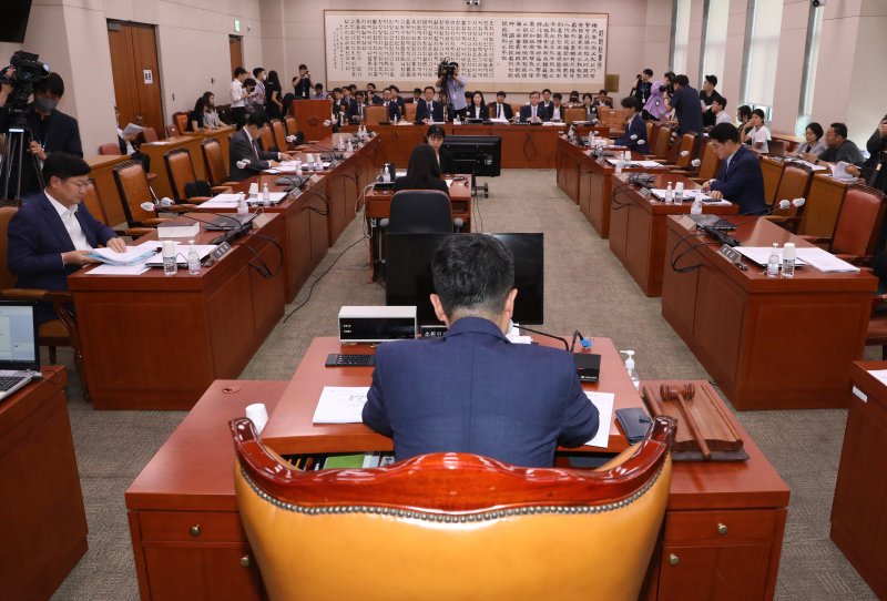 '출생통보제법' 국회 법사위 통과…내일 본회의 문턱 넘을 듯