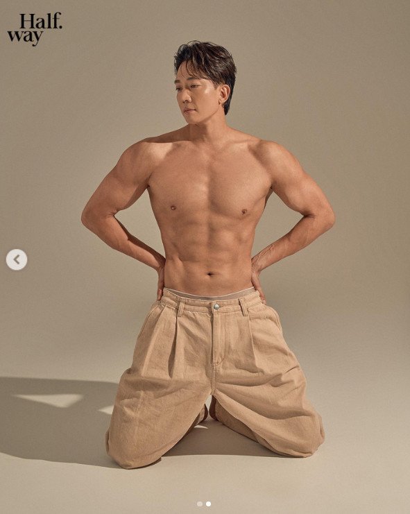 '42세' 김환, 운동으로 다진 근육질 몸매…'합성 NO' 빨래판 복근까지 [N샷]