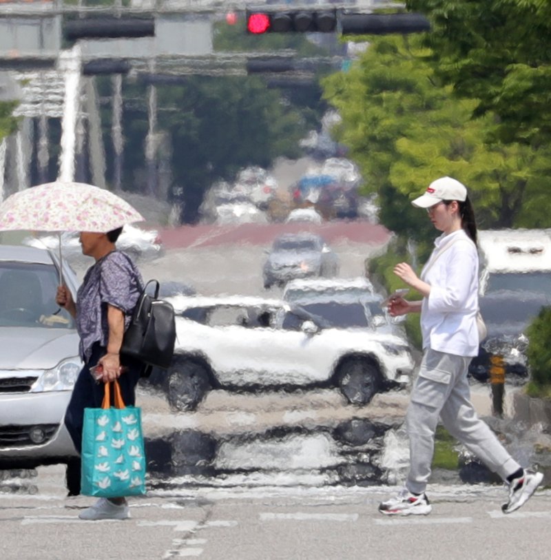 춘천·원주 등 강원도 11곳에 폭염주의보가 발효됐다. 뉴스1